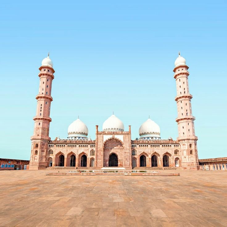 beautiful tomb at bhopal, india